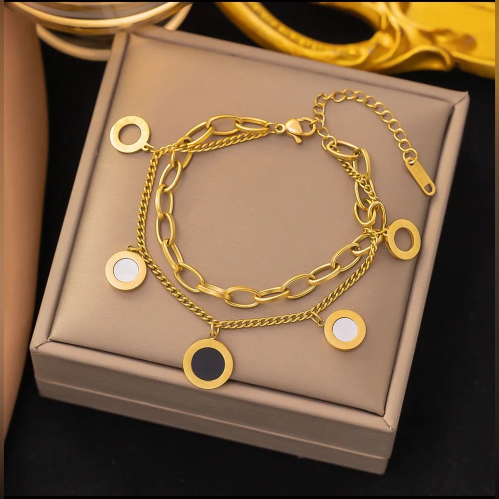 New  Adjustable 18k Gold
Stainless Steel Chain Bracelet.